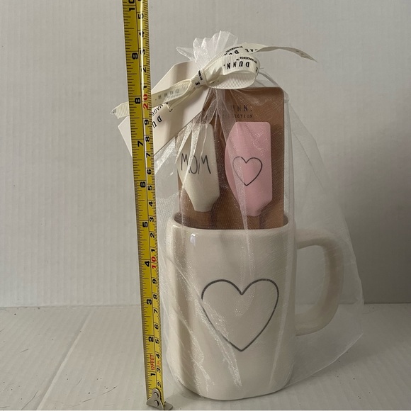 🩷 Rae Dunn Heart Ceramic Mug Gift Set with 2 Mini Spatulas - Heart & Mom - NWT - Picture 5 of 8